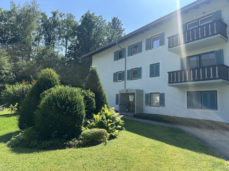  Erstbezug nach Renovierung – neu möbliertes 40 m² Apartment mit Südterrasse am Tegernsee